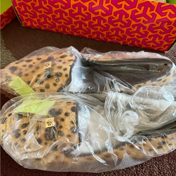 Beautiful Tory Burch Cheetah Print Ballet Patent Calf Print Loafer - Picture 8 of 11